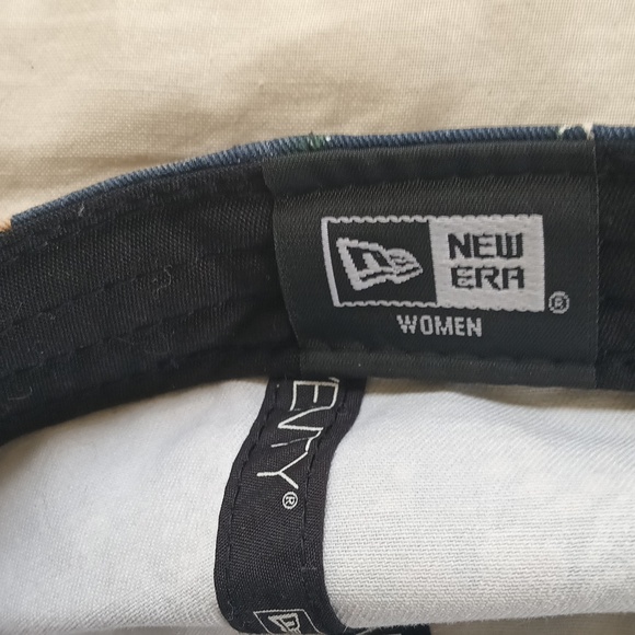 Rare Women's Seattle Mariners Floral Baseball Hat - Picture 9 of 9